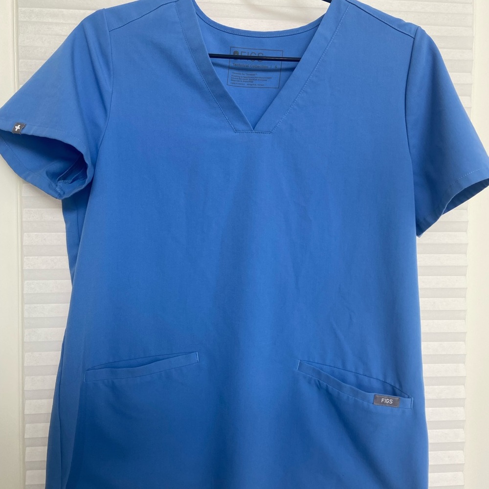 Figs 3 Pocket Scrub Top- Small